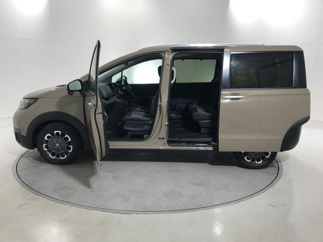 フリード e:HEVクロスター 登録済未使用車 マルチビュー シートヒーター アダプティブクルーズ 後席サーキュレーター 衝突軽減ブレーキ 両側電動スライドドア 6人乗り 純正アルミ ホンダセンシング ブラインドスポット(13枚目)