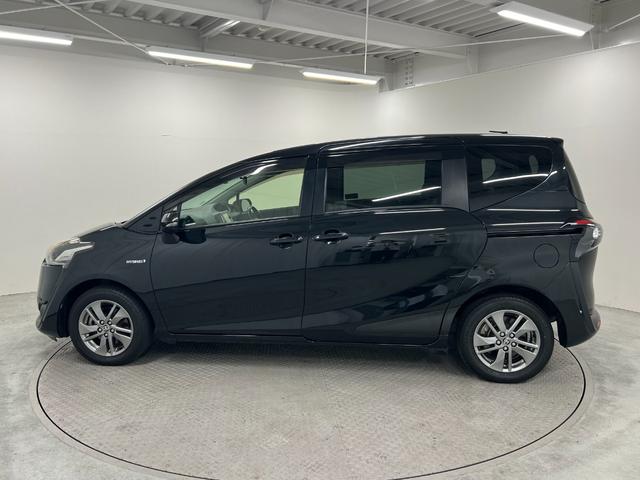 シエンタ ハイブリッドG 純正メモリーナビ ETC バックモニター 前後ドライブレコーダー 衝突軽減ブレーキ 車線逸脱警報 オートライト LEDライト 純正アルミホイール 両側電動スライドドア 7人乗り仕様 HYBRID(7枚目)