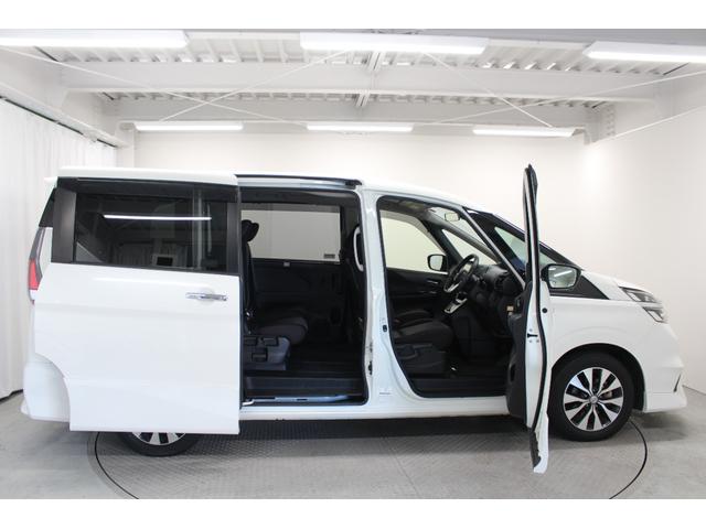 セレナ ハイウェイスターＧ　社外メモリーナビゲーション　フリップダウンモニター　アラウンドビューモニター　衝突軽減ブレーキ　車線逸脱警報システム　クルーズコントロール　ＥＴＣ　ＬＥＤライト　両側電動スライドドア（9枚目）