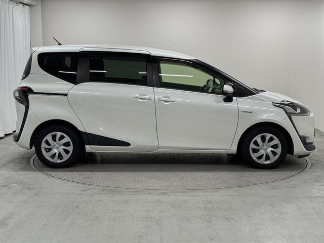 シエンタ ハイブリッドＧ　クエロ　純正メモリーナビゲーション　ＥＴＣ　バックモニター　ドライブレコーダー　運転席助手席シートヒーター　ＬＥＤライト　衝突軽減ブレーキ　車線逸脱警報システム　オートライト　両側電動スライドドア（13枚目）