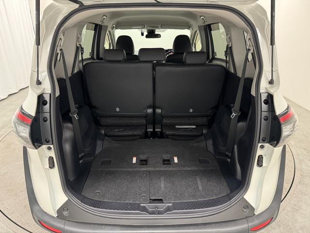 シエンタ ハイブリッドＧ　クエロ　純正メモリーナビゲーション　ＥＴＣ　バックモニター　ドライブレコーダー　運転席助手席シートヒーター　ＬＥＤライト　衝突軽減ブレーキ　車線逸脱警報システム　オートライト　両側電動スライドドア（17枚目）