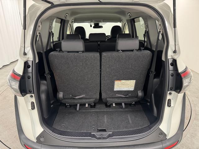 シエンタ ハイブリッドＧ　クエロ　純正メモリーナビゲーション　ＥＴＣ　バックモニター　ドライブレコーダー　運転席助手席シートヒーター　ＬＥＤライト　衝突軽減ブレーキ　車線逸脱警報システム　オートライト　両側電動スライドドア（19枚目）