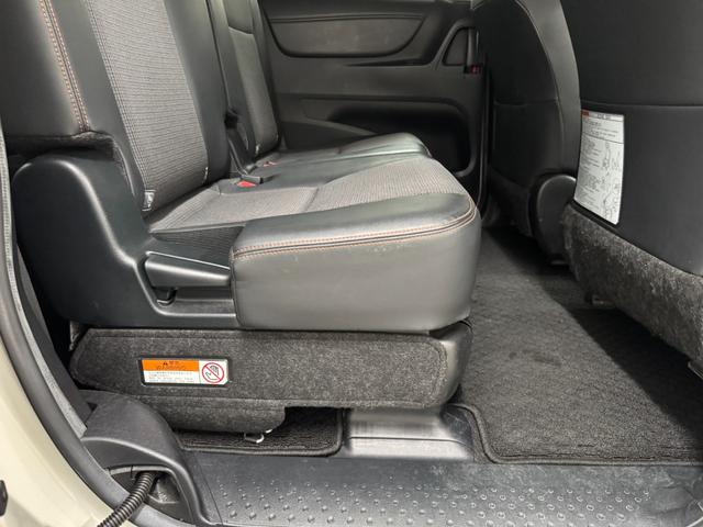 シエンタ ハイブリッドＧ　クエロ　純正メモリーナビゲーション　ＥＴＣ　バックモニター　ドライブレコーダー　運転席助手席シートヒーター　ＬＥＤライト　衝突軽減ブレーキ　車線逸脱警報システム　オートライト　両側電動スライドドア（63枚目）