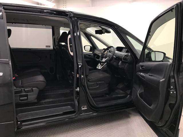 セレナ ハイウェイスター　ＶセレクションＩＩ　純正９型ナビゲーション　フリップダウンモニター　プロパイロット　スマートルームミラー　アラウンドビューモニター　ドライブレコーダー　リヤオートエアコン　アダプティブクルーズ　電子ミラー　ＥＴＣ（11枚目）