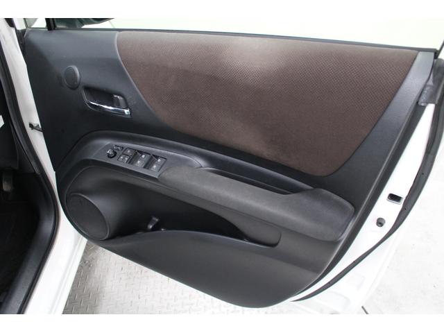 シエンタ ハイブリッドＧ　クエロ　純正メモリーナビ　パノラミックビューモニター　運転席助手席シートヒーター　ステアリングヒーター　両側電動スライドドア　ＬＥＤライト　オートライト　衝突軽減ブレーキ　車線逸脱警報　ＥＴＣ（32枚目）