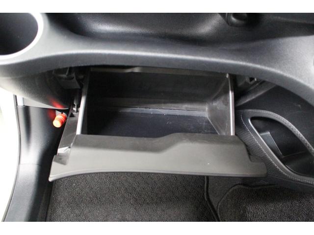 シエンタ ハイブリッドＧ　クエロ　純正メモリーナビ　パノラミックビューモニター　運転席助手席シートヒーター　ステアリングヒーター　両側電動スライドドア　ＬＥＤライト　オートライト　衝突軽減ブレーキ　車線逸脱警報　ＥＴＣ（74枚目）