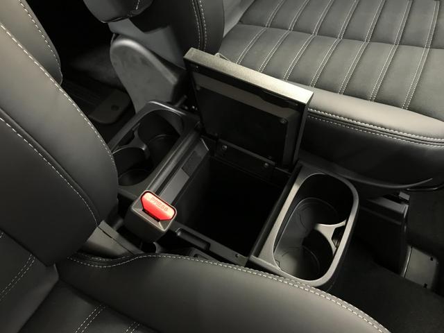 デリカＤ：５ シャモニー　登録済未使用車　マルチアラウンドビュー　ナビ取付パッケージ　後席モニター取付パッケージ　衝突軽減ブレーキ　レーダークルーズコントロール　車線逸脱警報システム　電動サイドステップレス（36枚目）