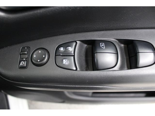 セレナ ハイウェイスター　ＶセレクションＩＩ　純正９型メモリーナビゲーション　フリップダウンモニター　アラウンドビューモニター　ドライブレコーダー　ＥＴＣ　衝突軽減ブレーキ　車線逸脱警報　オートライト　両側電動スライドドア　ＬＥＤライト（27枚目）