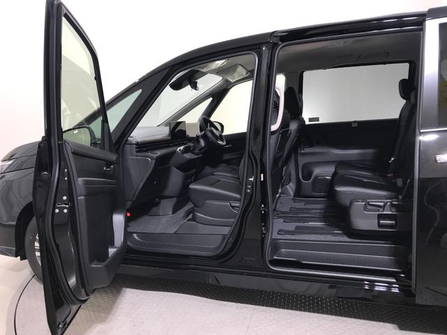 セレナ ｅ－パワー　ハイウェイスターＶ　登録済未使用車　１２．３型日産コネクトナビ　アラウンドビューモニター　ホットプラスパック　シートヒーター　ＥＴＣ２．０　アラウンドビューモニター　インテリジェントルームミラー　前後ドライブレコーダー（9枚目）