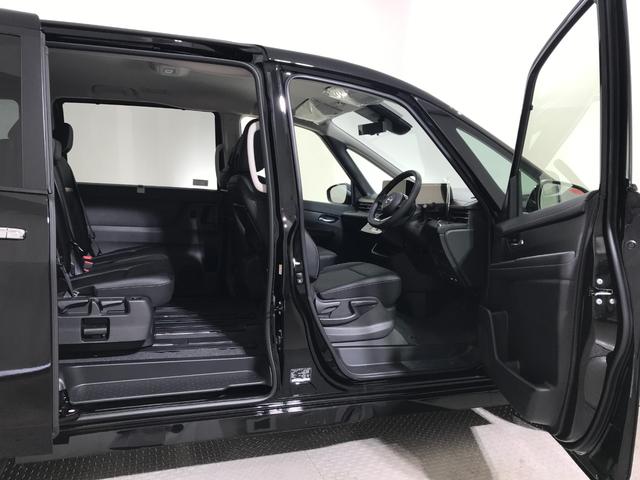 セレナ ｅ－パワー　ハイウェイスターＶ　登録済未使用車　１２．３型日産コネクトナビ　アラウンドビューモニター　ホットプラスパック　シートヒーター　ＥＴＣ２．０　アラウンドビューモニター　インテリジェントルームミラー　前後ドライブレコーダー（13枚目）