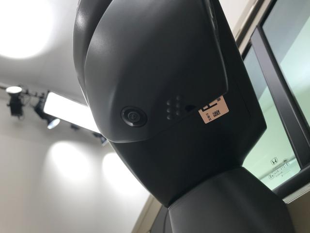 フリード ｅ：ＨＥＶクロスター　登録済未使用車　マルチビュー　シートヒーター　アダプティブクルーズ　後席サーキュレーター　衝突軽減ブレーキ　両側電動スライドドア　６人乗り　純正アルミ　ホンダセンシング　ブラインドスポット（21枚目）