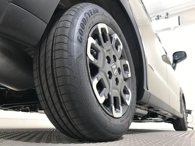 フリード ｅ：ＨＥＶクロスター　登録済未使用車　マルチビュー　シートヒーター　アダプティブクルーズ　後席サーキュレーター　衝突軽減ブレーキ　両側電動スライドドア　６人乗り　純正アルミ　ホンダセンシング　ブラインドスポット（23枚目）