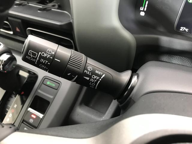 フリード ｅ：ＨＥＶクロスター　登録済未使用車　マルチビュー　シートヒーター　アダプティブクルーズ　後席サーキュレーター　衝突軽減ブレーキ　両側電動スライドドア　６人乗り　純正アルミ　ホンダセンシング　ブラインドスポット（47枚目）