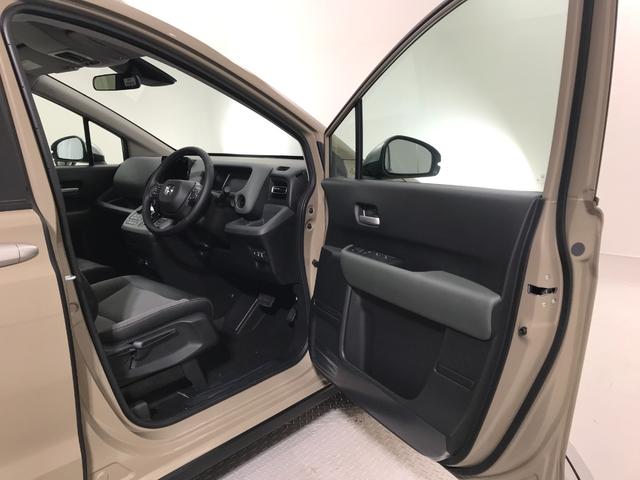 フリード ｅ：ＨＥＶクロスター　登録済未使用車　マルチビュー　シートヒーター　アダプティブクルーズ　後席サーキュレーター　衝突軽減ブレーキ　両側電動スライドドア　６人乗り　純正アルミ　ホンダセンシング　ブラインドスポット（30枚目）