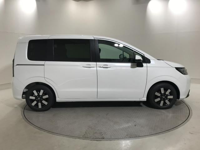 フリード ｅ：ＨＥＶエアー　ＥＸ　登録済未使用車　マルチビュー　シートヒーター　アダプティブクルーズ　後席サーキュレーター　衝突軽減ブレーキ　両側電動スライドドア　６人乗り　純正アルミホイール　ホンダセンシング　ブラインドスポット（7枚目）