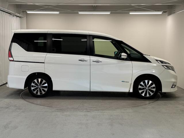 セレナ ハイウェイスター　純正９型メモリーナビ　フリップダウンモニター　プロパイロット　スマートルームミラー　衝突軽減ブレーキ　車線逸脱警報　ＬＥＤライト　アダプティブクルーズコントロール　電子ミラー（12枚目）