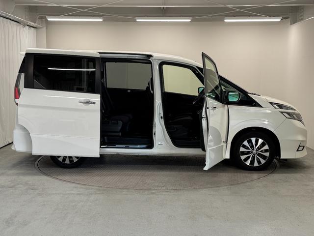 セレナ ハイウェイスター　純正９型メモリーナビ　フリップダウンモニター　プロパイロット　スマートルームミラー　衝突軽減ブレーキ　車線逸脱警報　ＬＥＤライト　アダプティブクルーズコントロール　電子ミラー（13枚目）