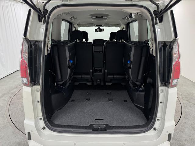 セレナ ハイウェイスター　純正９型メモリーナビ　フリップダウンモニター　プロパイロット　スマートルームミラー　衝突軽減ブレーキ　車線逸脱警報　ＬＥＤライト　アダプティブクルーズコントロール　電子ミラー（16枚目）