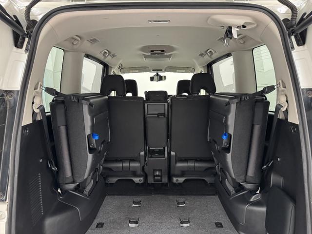 セレナ ハイウェイスター　純正９型メモリーナビ　フリップダウンモニター　プロパイロット　スマートルームミラー　衝突軽減ブレーキ　車線逸脱警報　ＬＥＤライト　アダプティブクルーズコントロール　電子ミラー（17枚目）