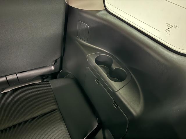 セレナ ハイウェイスター　純正９型メモリーナビ　フリップダウンモニター　プロパイロット　スマートルームミラー　衝突軽減ブレーキ　車線逸脱警報　ＬＥＤライト　アダプティブクルーズコントロール　電子ミラー（20枚目）