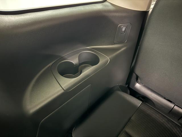 セレナ ハイウェイスター　純正９型メモリーナビ　フリップダウンモニター　プロパイロット　スマートルームミラー　衝突軽減ブレーキ　車線逸脱警報　ＬＥＤライト　アダプティブクルーズコントロール　電子ミラー（21枚目）