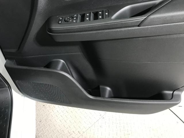 セレナ ｅ－パワー　ハイウェイスターＶ　登録済未使用車　１２．３型日産コネクトナビ　ホットプラスパック　アラウンドビューモニター　ＥＴＣ２．０　アラウンドビューモニター　インテリジェントルームミラー　前後ドライブレコーダー　プロパイロット（31枚目）