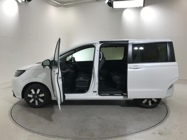 フリード エアー　ＥＸ　登録済未使用車　シートヒーター　アダプティブクルーズ　後席サーキュレーター　衝突軽減ブレーキ　両側電動スライドドア　６人乗り　純正アルミホイール　ホンダセンシング　ＬＥＤライト　コーナーセンサー（8枚目）
