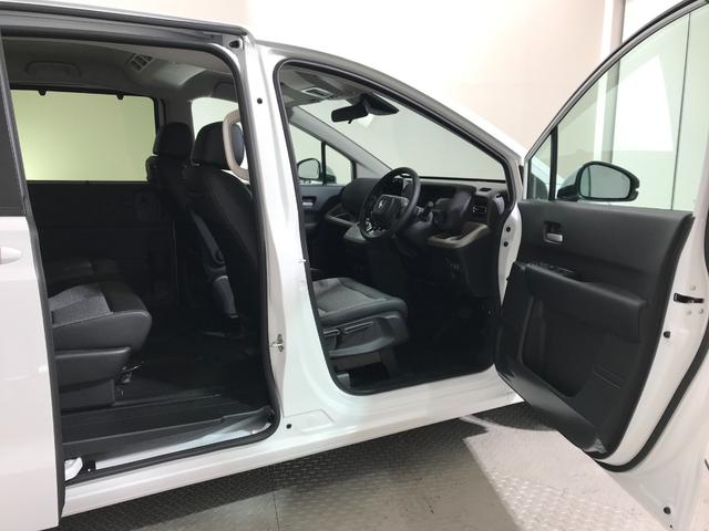フリード エアー　ＥＸ　登録済未使用車　シートヒーター　アダプティブクルーズ　後席サーキュレーター　衝突軽減ブレーキ　両側電動スライドドア　６人乗り　純正アルミホイール　ホンダセンシング　ＬＥＤライト　コーナーセンサー（13枚目）