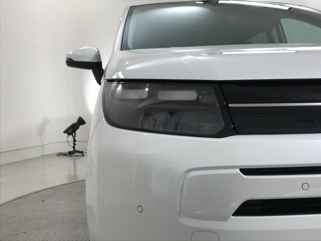 フリード エアー　ＥＸ　登録済未使用車　シートヒーター　アダプティブクルーズ　後席サーキュレーター　衝突軽減ブレーキ　両側電動スライドドア　６人乗り　純正アルミホイール　ホンダセンシング　ＬＥＤライト　コーナーセンサー（15枚目）