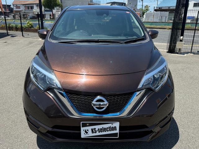 ノート ｅ－パワー　Ｘ　ナビ　ＴＶ視聴　ＣＤ・ＤＶＤ再生　スマートキー　プッシュスタート　オートエアコン　衝突軽減　車線逸脱　横滑り防止　オートライト　電動格納ミラー　パワーウィンドウ　ＥＴＣ（5枚目）