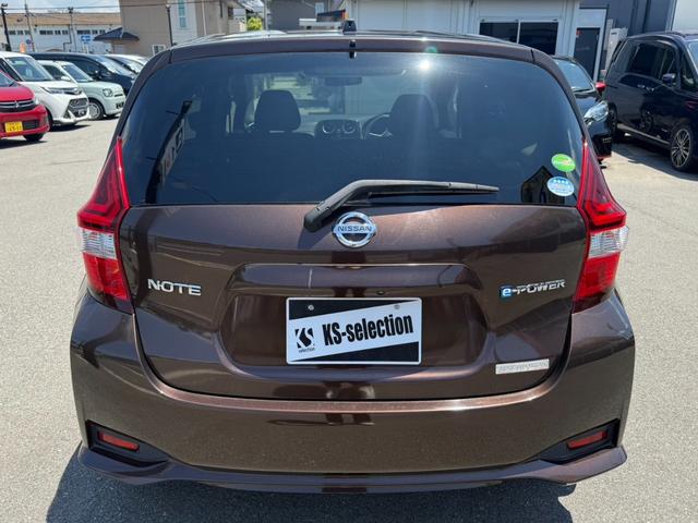 ノート ｅ－パワー　Ｘ　ナビ　ＴＶ視聴　ＣＤ・ＤＶＤ再生　スマートキー　プッシュスタート　オートエアコン　衝突軽減　車線逸脱　横滑り防止　オートライト　電動格納ミラー　パワーウィンドウ　ＥＴＣ（6枚目）