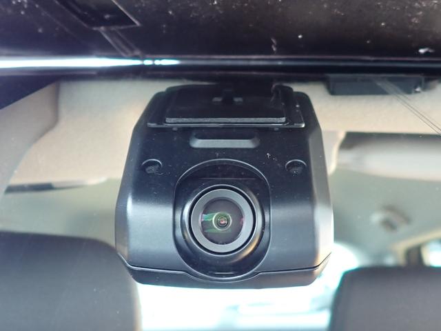 ＷＲ－Ｖ Ｚ＋　ワンオーナー車　純正ナビ　フルセグ　Ｒカメラ　ＥＴＣ　前後ドラレコ　前後誤発進抑制機能　衝突軽減ブレーキ　ＢＴ　障害物センサー　アームレスト　ＥＴＣ２．０　フォグライト　ＵＳＢ　ホンダコネクト（8枚目）