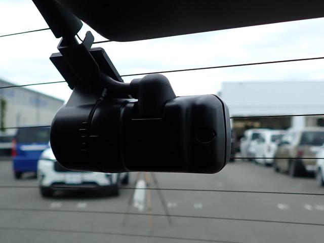 ＷＲ－Ｖ Ｚ＋　ワンオーナー車　純正ナビ　フルセグ　Ｒカメラ　ＥＴＣ　前後ドラレコ　前後誤発進抑制機能　衝突軽減ブレーキ　ＢＴ　障害物センサー　アームレスト　ＥＴＣ２．０　フォグライト　ＵＳＢ　ホンダコネクト（9枚目）