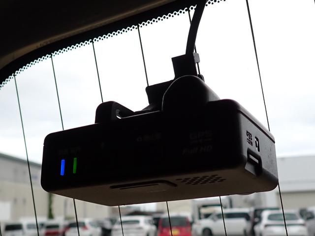 ステップワゴンスパーダ スパーダ・クールスピリットホンダセンシング　１オーナー　禁煙　７人乗り　１０インチ純正ナビ　用品Ｆロアガーニッシュ　前後ドラレコ　用品ＵＳＢチャージャー２口　ＴＶキット　Ｒカメラ　ＥＴＣ　両側電動スライドドア　シートヒーター　トリプルエアコン（9枚目）