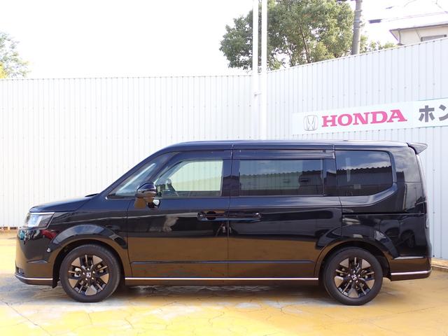 ステップワゴン ｅ：ＨＥＶスパーダ　純正ナビ　フルセグ　Ｒカメラ　ＥＴＣ　両側電動スライドドア　ドライブレコーダー前　電子パーキング　オットマン　シートバックテーブル　障害物センサー　サンシェード　ＴＶジャック　ホンダコネクト（18枚目）