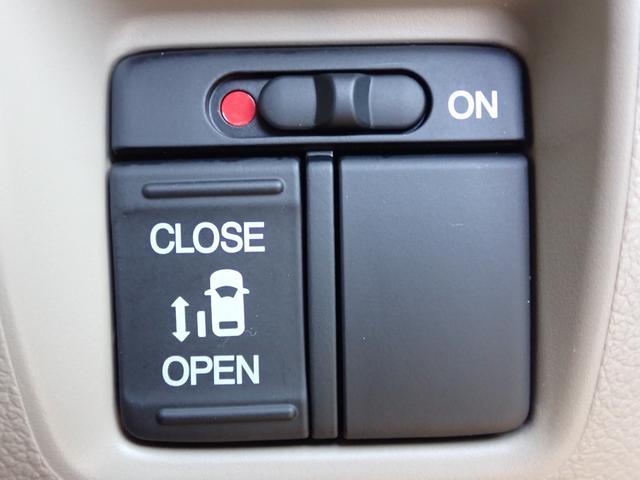 Ｎ－ＢＯＸ Ｇ・Ｌパッケージ　純正メモリーナビ　ＤＶＤ再生　Ｒカメラ　ＥＴＣ　左パワースライド　ドアハンドルＰＴ　ドアバイザー　ＵＳＢ接続ジャック　アームレスト　リア席サンシェード　ホンダあんしんパッケージ（7枚目）