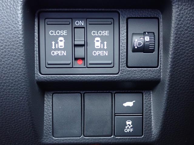 ステップワゴン ｅ：ＨＥＶスパーダ　純正ナビ　フルセグ　Ｒカメラ　ＥＴＣ　ワンオーナー　禁煙車　シートヒーター　障害物センサー　電格ミラー　ＬＥＤライト　フォグライト　衝突軽減ブレーキ　ＤＶＤ再生　ＣＤ録音　ＵＳＢ　電子パーキング（12枚目）