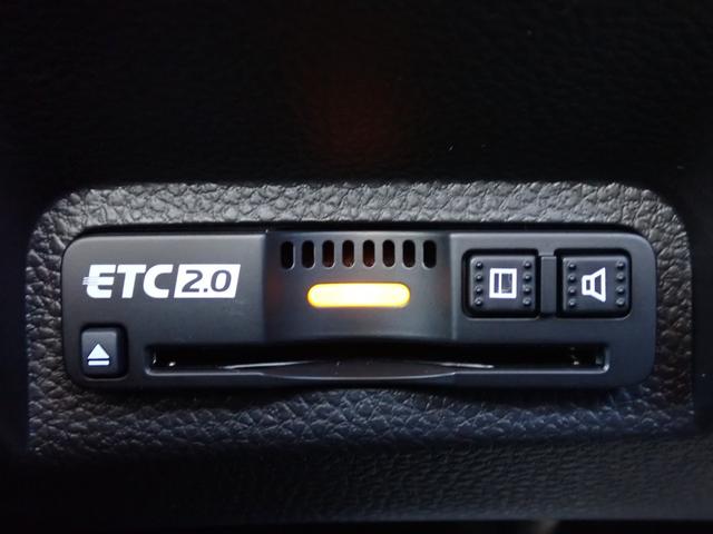 ヴェゼル ｅ：ＨＥＶＺ　１オーナー　禁煙　メーカー純正コネクナビ　純正用品　フロント／サイド／リヤロアスカート　室内イルミネーション　フットライト　ステップガーニッシュ　前後ドラレコ　ＥＴＣ２　ＴＶキット　パワーテールゲート（10枚目）