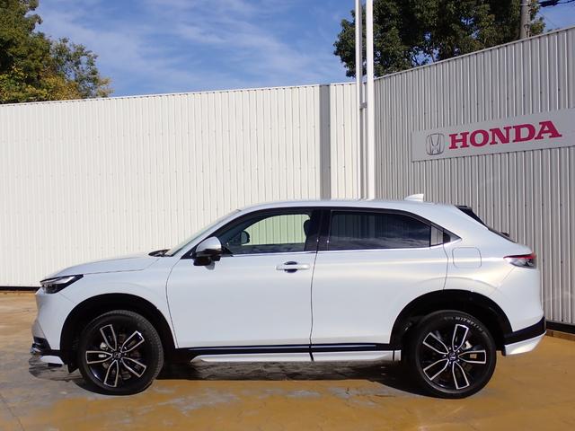 ヴェゼル ｅ：ＨＥＶＺ　１オーナー　禁煙　メーカー純正コネクナビ　純正用品　フロント／サイド／リヤロアスカート　室内イルミネーション　フットライト　ステップガーニッシュ　前後ドラレコ　ＥＴＣ２　ＴＶキット　パワーテールゲート（21枚目）