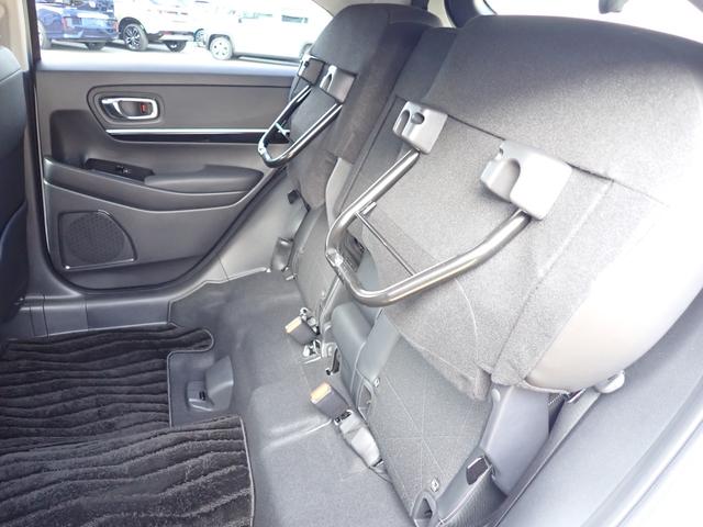 ヴェゼル ｅ：ＨＥＶＺ　１オーナー　禁煙　メーカー純正コネクナビ　純正用品　フロント／サイド／リヤロアスカート　室内イルミネーション　フットライト　ステップガーニッシュ　前後ドラレコ　ＥＴＣ２　ＴＶキット　パワーテールゲート（25枚目）