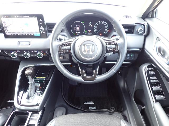 ヴェゼル ｅ：ＨＥＶＺ　１オーナー　禁煙　メーカー純正コネクナビ　純正用品　フロント／サイド／リヤロアスカート　室内イルミネーション　フットライト　ステップガーニッシュ　前後ドラレコ　ＥＴＣ２　ＴＶキット　パワーテールゲート（28枚目）