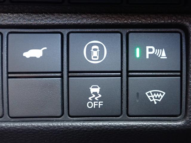 ヴェゼル ｅ：ＨＥＶＺ　１オーナー　禁煙　メーカー純正コネクナビ　純正用品　フロント／サイド／リヤロアスカート　室内イルミネーション　フットライト　ステップガーニッシュ　前後ドラレコ　ＥＴＣ２　ＴＶキット　パワーテールゲート（33枚目）