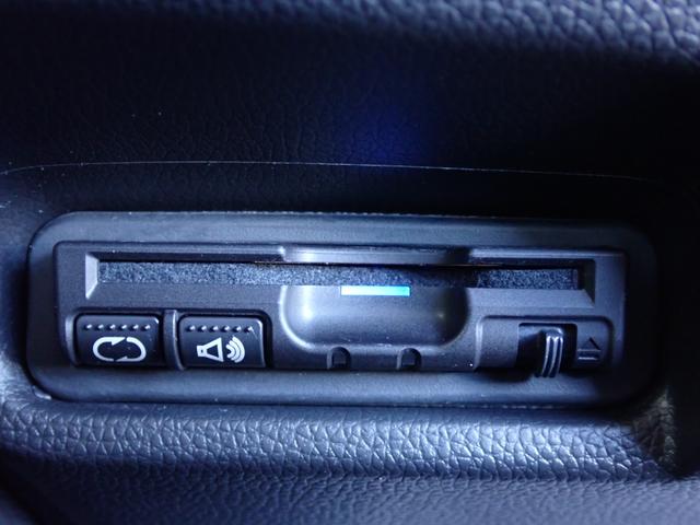 フィット １３Ｇ・Ｆコンフォートエディション　１オーナー　禁煙　７インチ純正ナビ　Ｒカメラ　ＥＴＣ　シートヒーター　オートリトラミラー　衝突軽減ブレーキ　プライバシーガラス　フルセグ　ＤＶＤ再生　ＢＴ　アームレスト　スマートキー　サイドエアバッグ（8枚目）