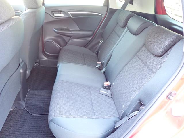 フィット １３Ｇ・Ｆコンフォートエディション　１オーナー　禁煙　７インチ純正ナビ　Ｒカメラ　ＥＴＣ　シートヒーター　オートリトラミラー　衝突軽減ブレーキ　プライバシーガラス　フルセグ　ＤＶＤ再生　ＢＴ　アームレスト　スマートキー　サイドエアバッグ（22枚目）