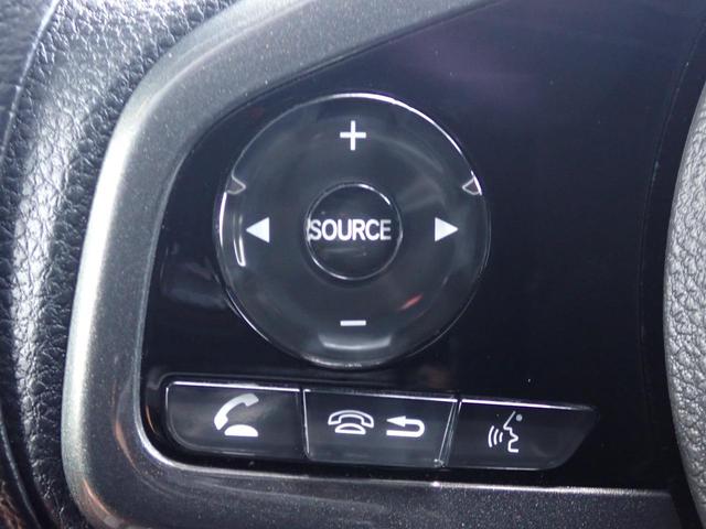 ���n���h���Ɂy�I�[�f�B�I�����R���X�C�b�`�z����������Ă܂��B���_�����炷���ƂȂ��A�{�����[�������E�I�[�f�B�I�\�[�X�ؑցE�I�Ȃ��o���܂��B�^�]���Ȃ�����S�ɑ��삪�\�ɂȂ�܂����B