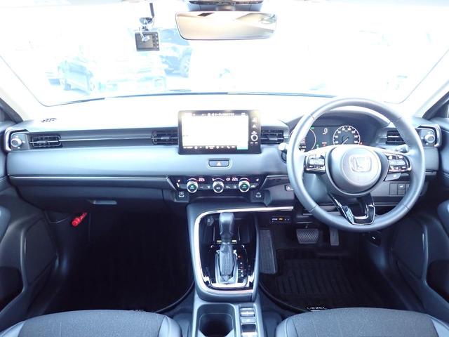 ヴェゼル ｅ：ＨＥＶＺ　１オーナー　禁煙　メーカー純正９インチナビ　フォグライト・サイドステップガーニッシュ　テールゲートスポイラー　ドアハンドルカバー　前後ドラレコ　ＴＶキット　エキパイフィニッシャー　ブラインドスポット（8枚目）