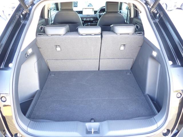 ヴェゼル ｅ：ＨＥＶＺ　１オーナー　禁煙　メーカー純正９インチナビ　フォグライト・サイドステップガーニッシュ　テールゲートスポイラー　ドアハンドルカバー　前後ドラレコ　ＴＶキット　エキパイフィニッシャー　ブラインドスポット（28枚目）