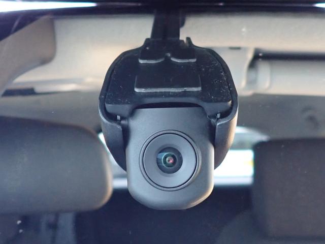 ヴェゼル ｅ：ＨＥＶＸ　ワンオーナー車　禁煙車　純正８インチメモリーナビ　ＥＴＣ　駐車録画付き前後ドラレコ　ラゲッジトレー　シートバックトレー　ＴＶキット　ＵＳＢ　バックカメラ　フルセグ　ＣＤ　ＤＶＤ再生　ＢＴ（10枚目）