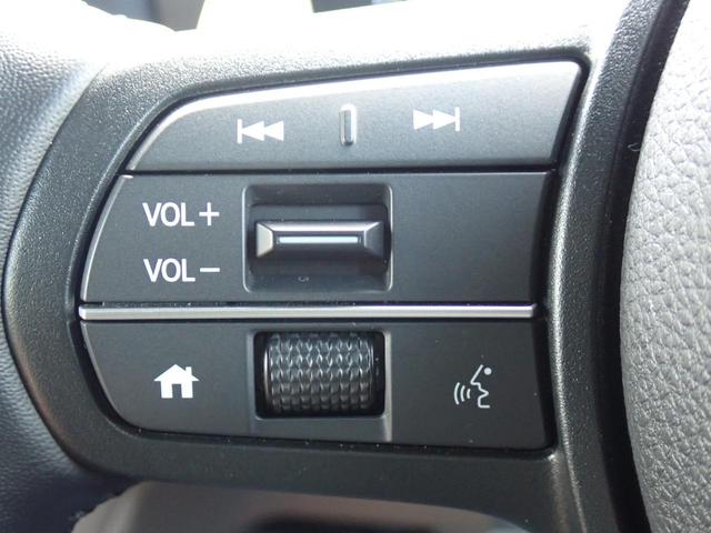 ���n���h���Ɂy�I�[�f�B�I�����R���X�C�b�`�z����������Ă܂��B���_�����炷���ƂȂ��A�{�����[�������E�I�[�f�B�I�\�[�X�ؑցE�I�Ȃ��o���܂��B�^�]���Ȃ�����S�ɑ��삪�\�ɂȂ�܂����B