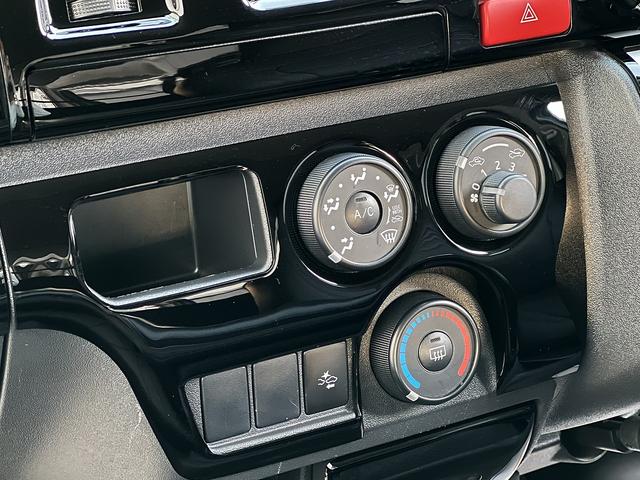 ロングＤＸ　車中泊　トヨタセーフティセンス　バックカメラ　ビルトインＥＴＣ　Ｂｌｕｅｔｏｏｔｈ接続　ＬＤＡ　純正ナビ　キーレス　両側スライドドア　バッドフェイス　ベッドキット　シートカバー　フルエアロ　ローダウン(36枚目)